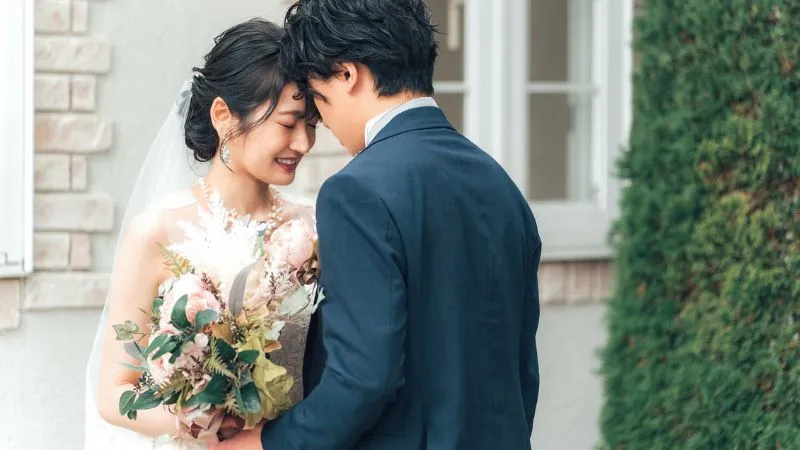幸せそうにしている新婦新婦