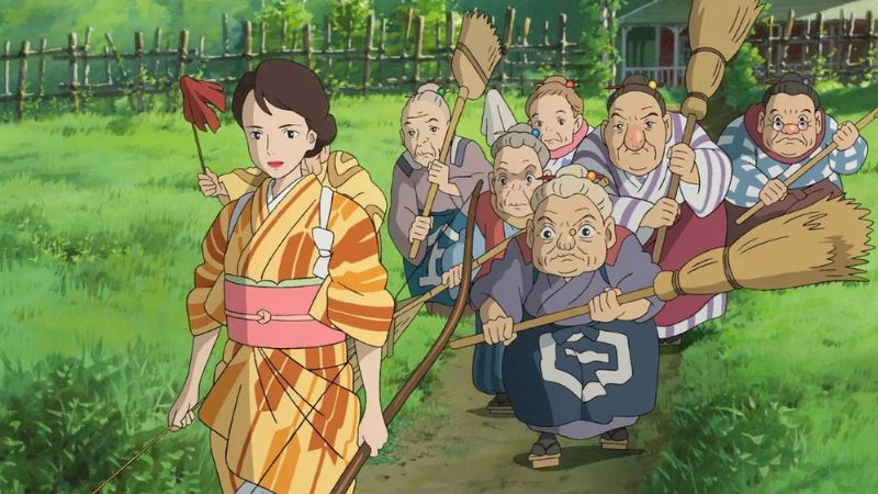 久子の後ろを歩いて続くおばあちゃんたち