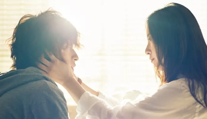 塁と明香里が見つめ合っている姿